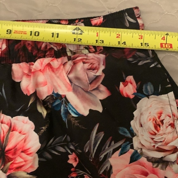 Fashion Nova Mens Swim Trunks Size M. #343 - Picture 8 of 9